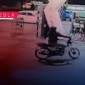 Asaltan gasolinera en Totimehuacan; delincuentes huyen en moto