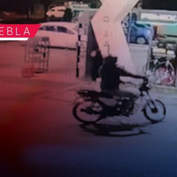 Asalto gasolinera Totimehuacan Asaltan gasolinera en Totimehuacan; delincuentes huyen en moto