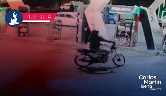 Asaltan gasolinera en Totimehuacan; delincuentes huyen en moto