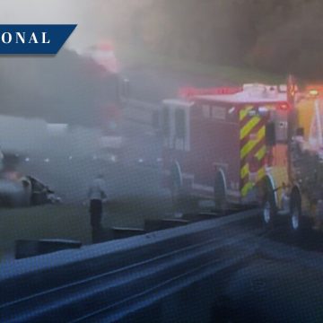 Avioneta se estrella en carretera de Massachusetts; hay dos muertos