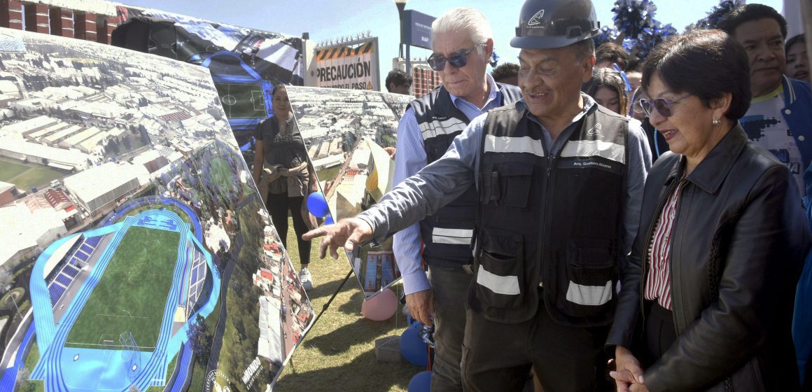 Rectora Lilia Cedillo coloca primera piedra de pista de tartán y campo traviesa en la prepa Calderón