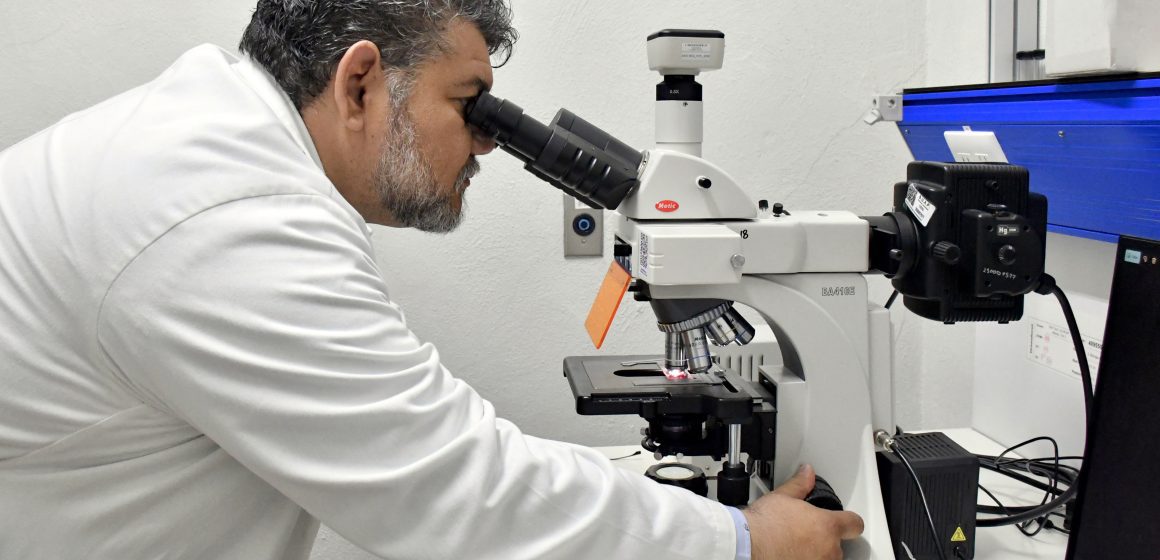 Investigador de la BUAP desarrolla biosensores para detectar bacterias patógenas y toxinas