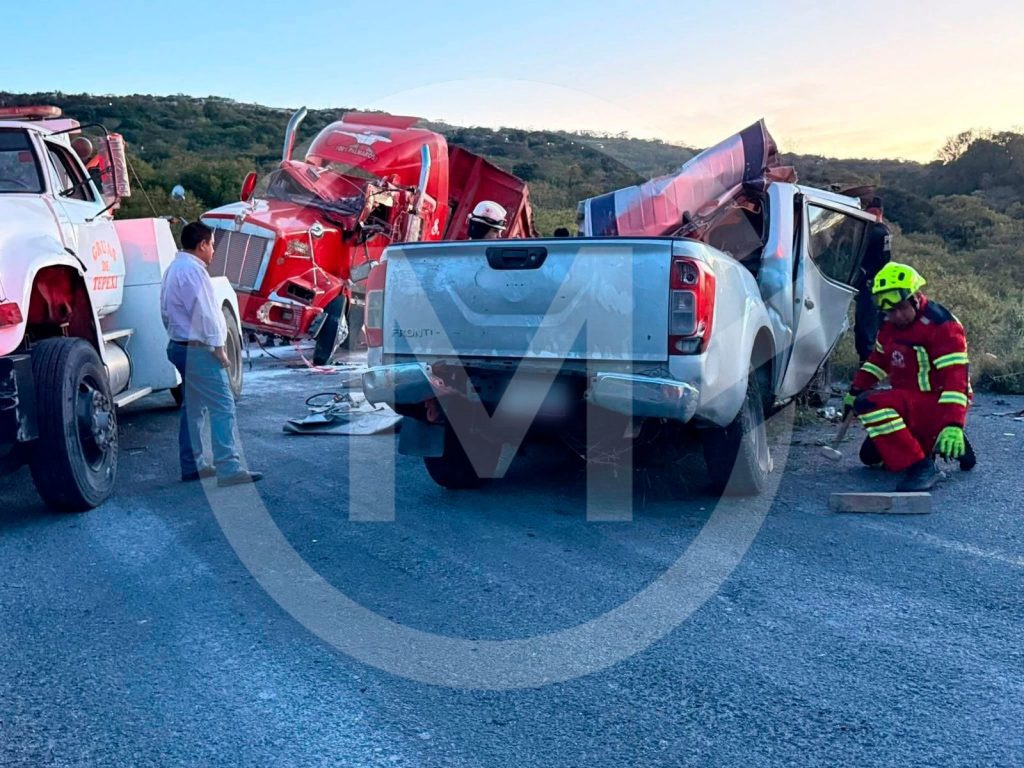 Captan en video a edil de Tepexi en el lugar del accidente donde fallecieron tres personas 1 Captan en video a edil de Tepexi en el lugar del accidente donde fallecieron tres personas