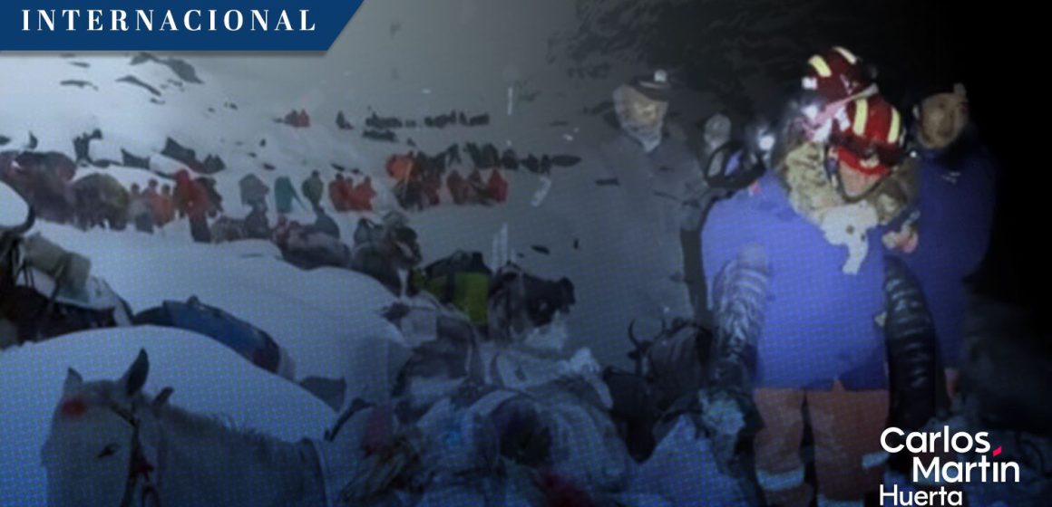 Cientos de turistas quedan atrapados en el Monte Everest tras una tormenta de nieve