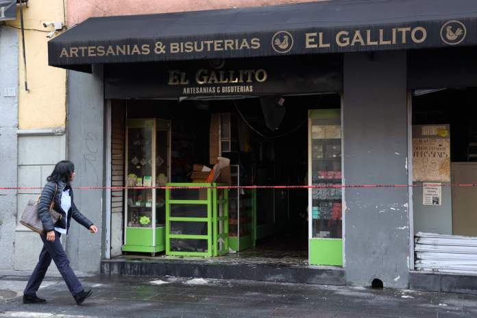 Cortocircuito provoca incendio en tienda "El Gallito" en el Centro Histórico de Puebla 2 Cortocircuito provoca incendio en tienda 22El Gallito22 en el Centro Historico de Puebla 2