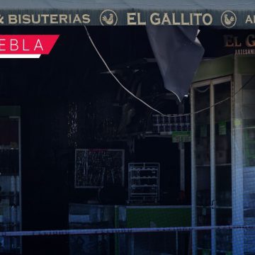 Cortocircuito provoca incendio en tienda “El Gallito” en el Centro Histórico de Puebla