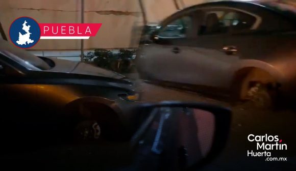 Desvalijan vehículo Mazda en Sonata; le robaron las 4 llantas