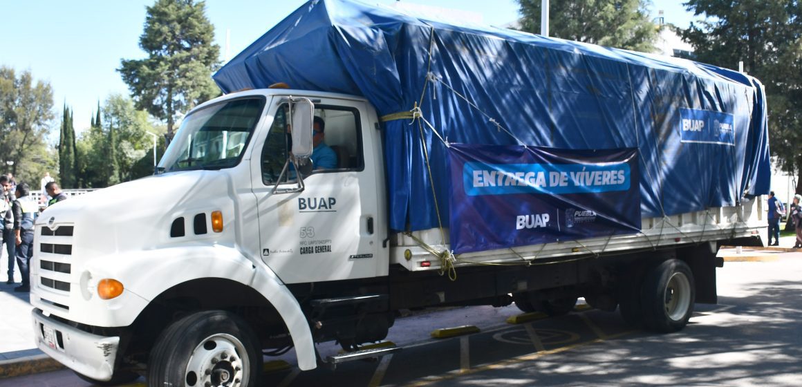 BUAP envía 14 toneladas de ayuda humanitaria a familias afectadas por lluvias en la Sierra de Puebla