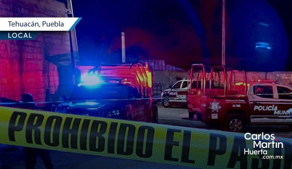 Ejecutan de más de 10 balazos a joven a bordo de su auto en Tehuacán