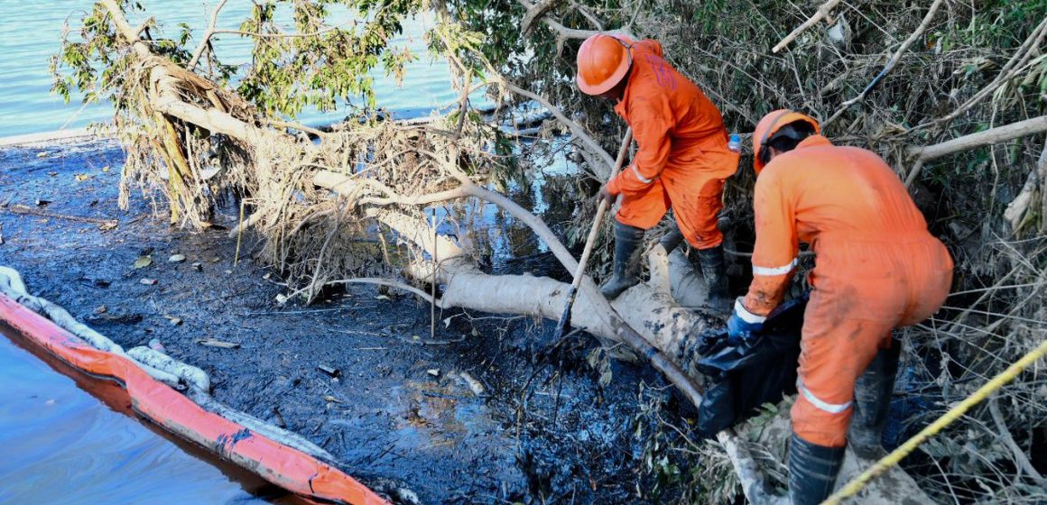Fuga hidrocarburo río Pantepec Pemex recupera más de 1.6 millones de litros de hidrocarburo en el río Pantepec