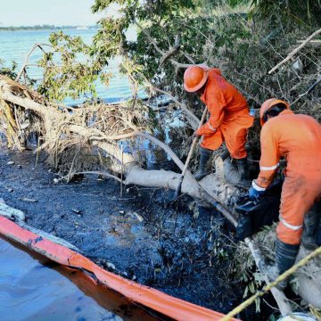 Fuga hidrocarburo río Pantepec Pemex recupera más de 1.6 millones de litros de hidrocarburo en el río Pantepec