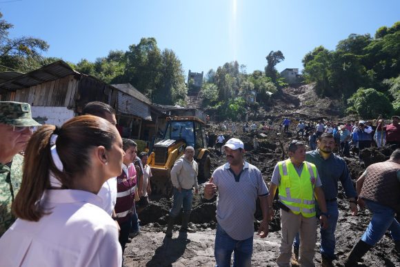 Sheinbaum anuncia censo y entrega de apoyos para damnificados por lluvias en Huauchinango
