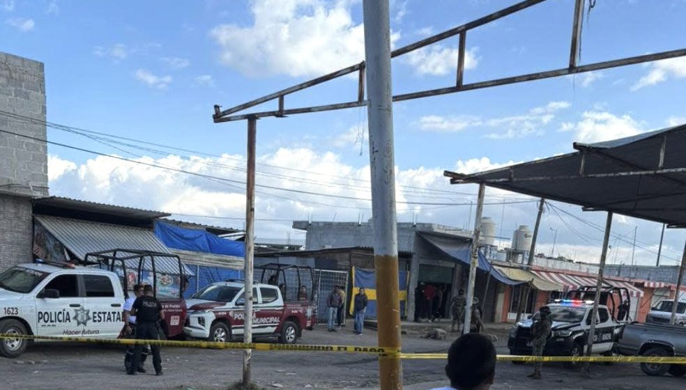 Ejecutan a balazos a hombre en marisquería de San Lucas Atoyatenco