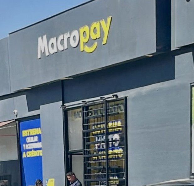 Asaltan tienda Macropay en Plaza Dorada; se llevan efectivo y celulares 1 IMG 4842