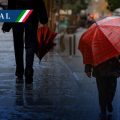 Clima en México: Baja presión y vaguada monzónica desatarán lluvias intensas en el Pacífico y sureste