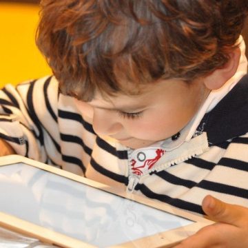 MENORES DE EDAD Uso de tecnología antes de los cinco años puede afectar el desarrollo cognitivo infantil