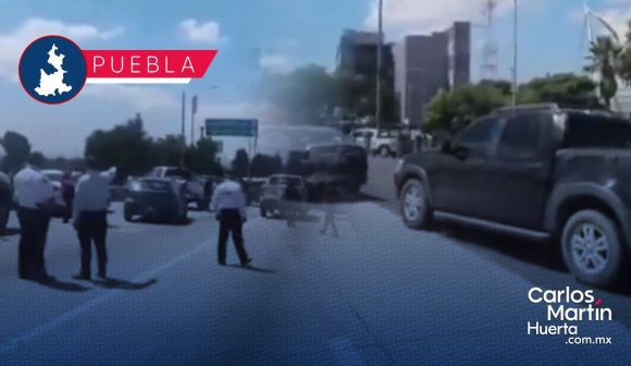 Manifestación de autos “chocolate” bloquea el Periférico Ecológico en Cuautlancingo