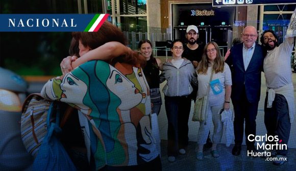 Mexicanos de la Flotilla Global Sumud regresan al país tras detención en Israel