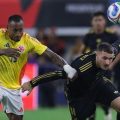 Colombia golea a una desdibujada Selección Mexicana