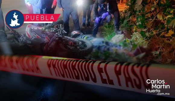 Motociclista muere al chocar contra poste en la federal Puebla-Atlixco