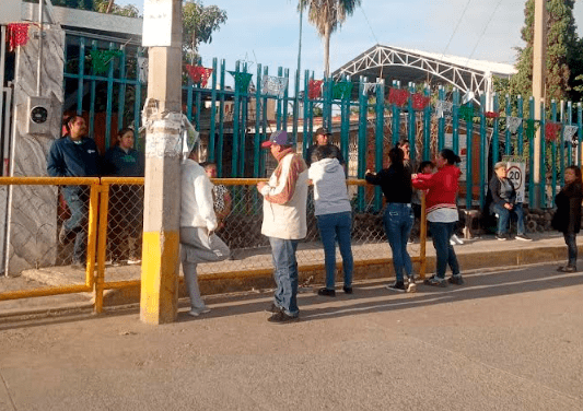 Padres de familia cierran primaria en Tepeojuma tras reinstalación de profesor señalado de acoso 2 Padres de familia cierran primaria en Tepeojuma tras reinstalacion de profesor senalado de acoso 3