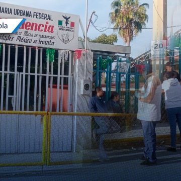Padres de familia cierran primaria en Tepeojuma tras reinstalación de profesor señalado de acoso