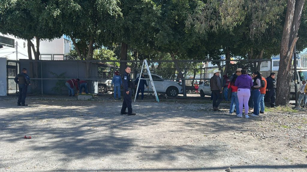 Tras 16 años, retiran rejas de vecino gandalla en espacio público en parque de la China Poblana 1 Parque China Poblana CMH