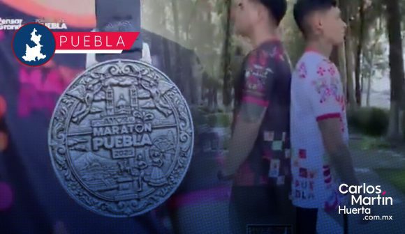 Presentan playeras y medalla del Maratón de Puebla 2025