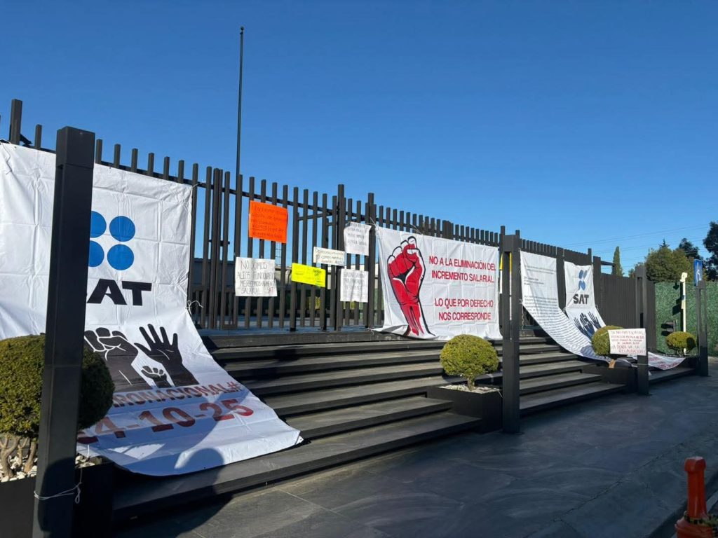Trabajadores del SAT Puebla se unen a paro nacional tras incumplimiento de aumento salarial 1 Trabajadores del SAT Puebla se unen a paro nacional tras incumplimiento de aumento salarial
