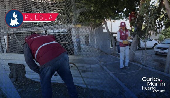 Tras 16 años, retiran rejas de vecino gandalla en espacio público en parque de la China Poblana