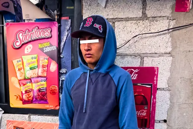 Vecinos de Totimehuacan detienen a mujer por robar tortas a comercio local