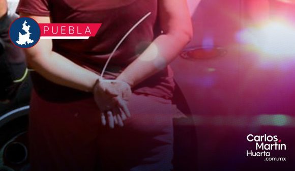 Vecinos de Totimehuacan detienen a mujer por robar tortas a comercio local