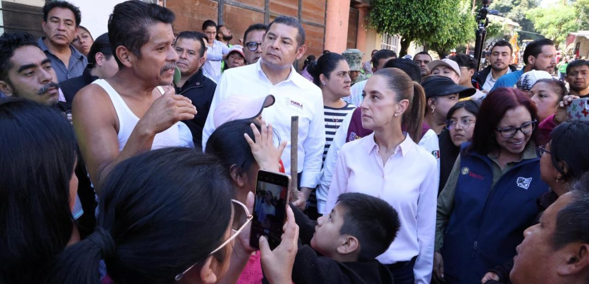 Atiende la presidenta Sheinbaum a damnificados en Huauchinango: “No vamos a dejar desamparado a nadie”