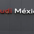 Audi suspende operaciones en Puebla por bloqueos carreteros