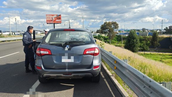 SSCyPC de Cuautlancingo recupera auto con reporte de robo y asegura al conductor