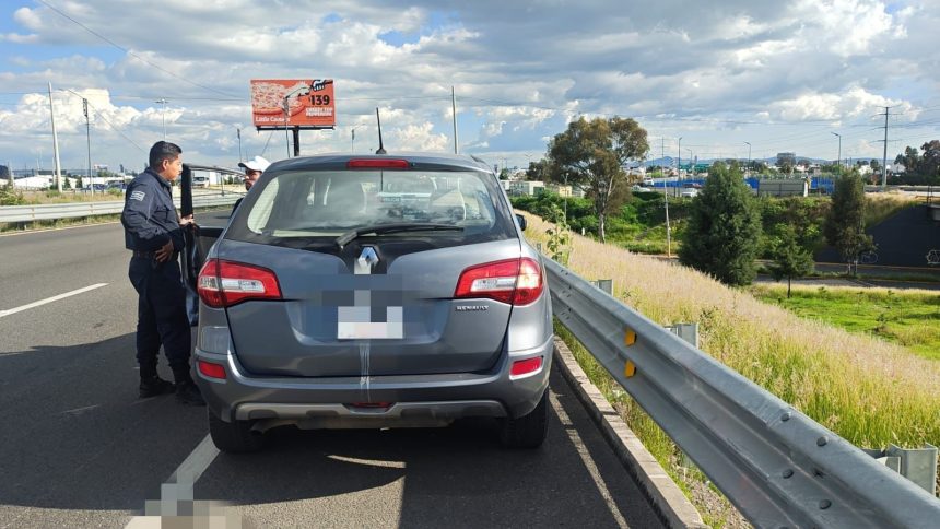 SSCyPC de Cuautlancingo recupera auto con reporte de robo y asegura al conductor