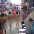 Exhiben y desnudan a presuntas ladronas en el tianguis de San Martín Texmelucan