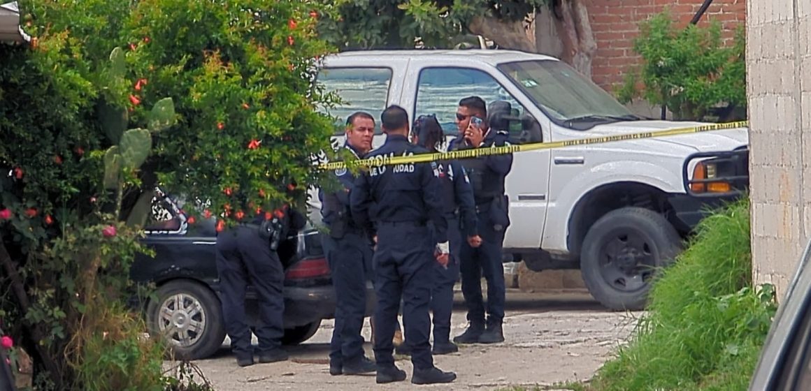 Mujer muere a balazos en riña por un terreno en San Pablo Xochimehuacan