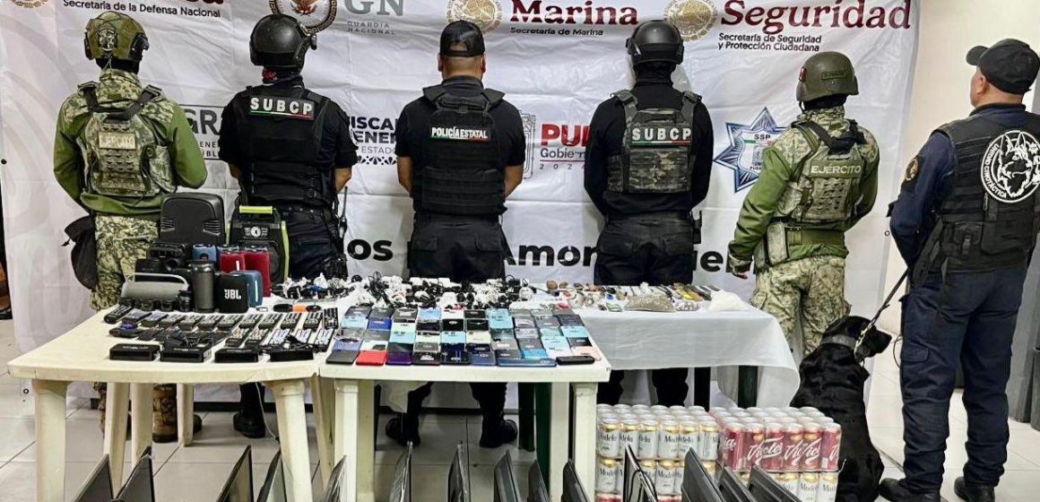 Aseguran drogas y decenas de objetos prohibidos en el penal de Tepexi de Rodríguez