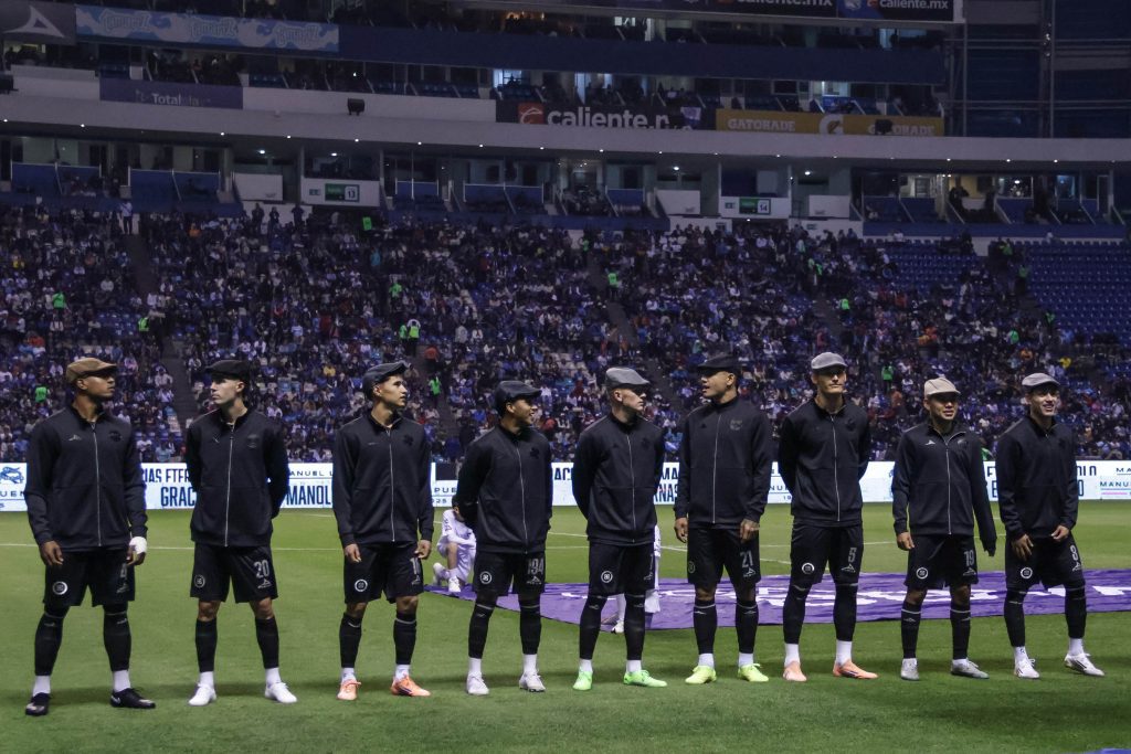 ¡Hasta siempre, leyenda! Emotivo homenaje a Manuel Lapuente en el estadio Cuauhtémoc 1 futbol club puebla vs cruz azul 688236