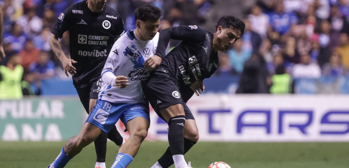 futbol-club-puebla-vs-cruz-azul-688284 Cruz Azul golea 3-0 a Puebla en el estadio Cuauhtémoc