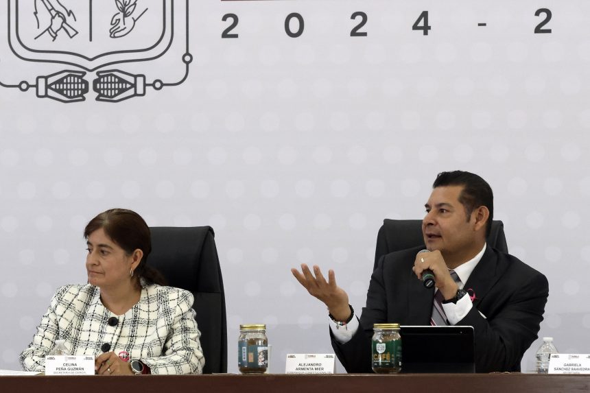 GOBIERNO ESTATAL . MAÑANERA Puebla impulsa consulta ciudadana para renombrar escuelas “Gustavo Díaz Ordaz”