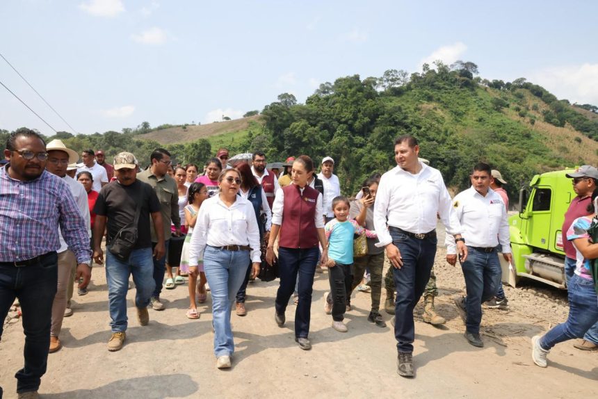 Estaremos hasta el último momento”, presidenta Sheinbaum supervisa trabajos en Pantepec