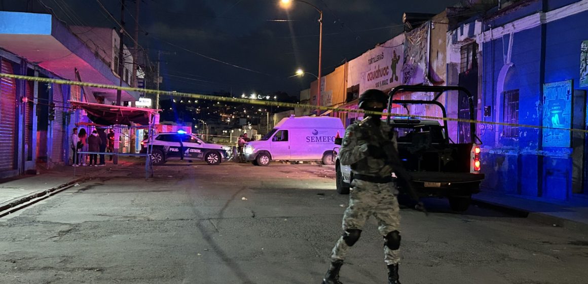 Asesinan a joven presunto narcomenudista a un costado del mercado La Acocota