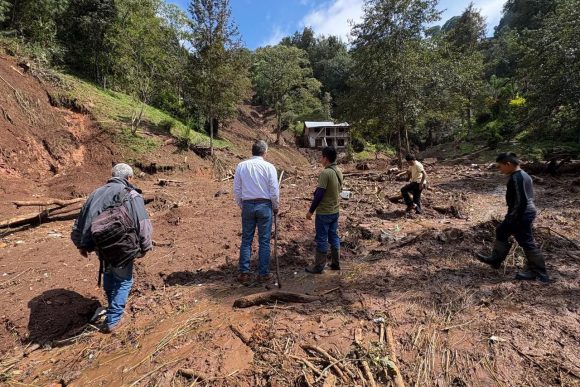 Gobernador Alejandro Armenta descarta “rapiña” en la Sierra Norte afectada por “Jerry”