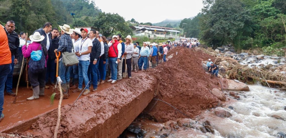 Lluvias dejan un saldo de 15 personas fallecidas y seis desaparecidas