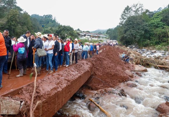 Lluvias dejan un saldo de 15 personas fallecidas y seis desaparecidas