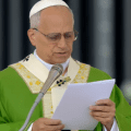 El Papa León XIV celebra el inicio del proceso de paz en Gaza