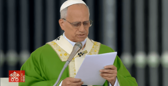El Papa León XIV celebra el inicio del proceso de paz en Gaza