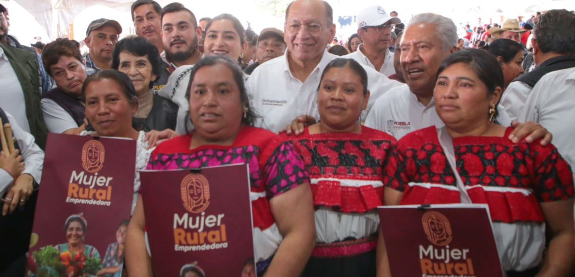 Con inversión de 8 mdp, gobierno estatal reconstruye campo afectado en Huauchinango